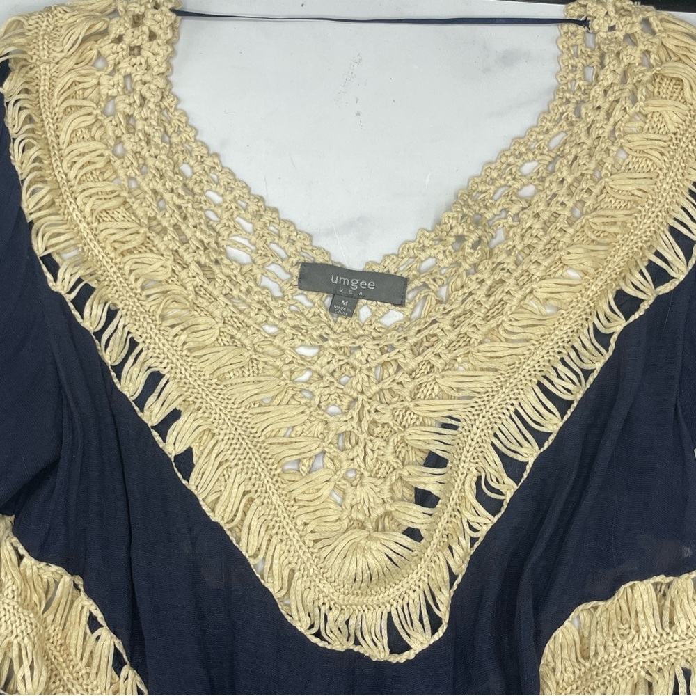 Um gee size M Navy and Cream Crochet Trim Top - Picture 2 of 5